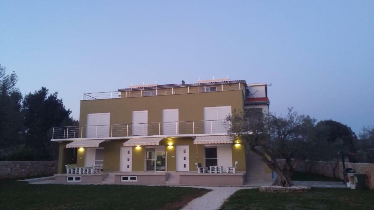 Apartments Nogic Peroj Extérieur photo